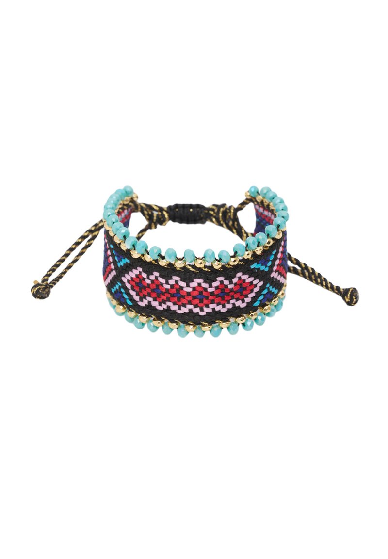 Pulsera tejida con hilo negro que presenta patrones geométricos coloridos en rosa y azul, acentuada con cuentas turquesa y accesorios dorados.