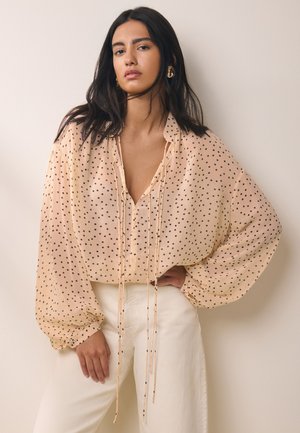 BHOEM REGULAR FIT - POLKA DOTS FLUID V-NECKLINE BLOUSE  . - Camicetta - ecru