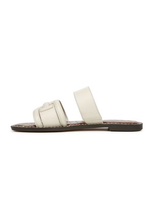 Sandali slide beige chiaro con due ampi cinturini e dettagli intrecciati su una soletta marrone testurizzata, dotati di una suola piatta nera.