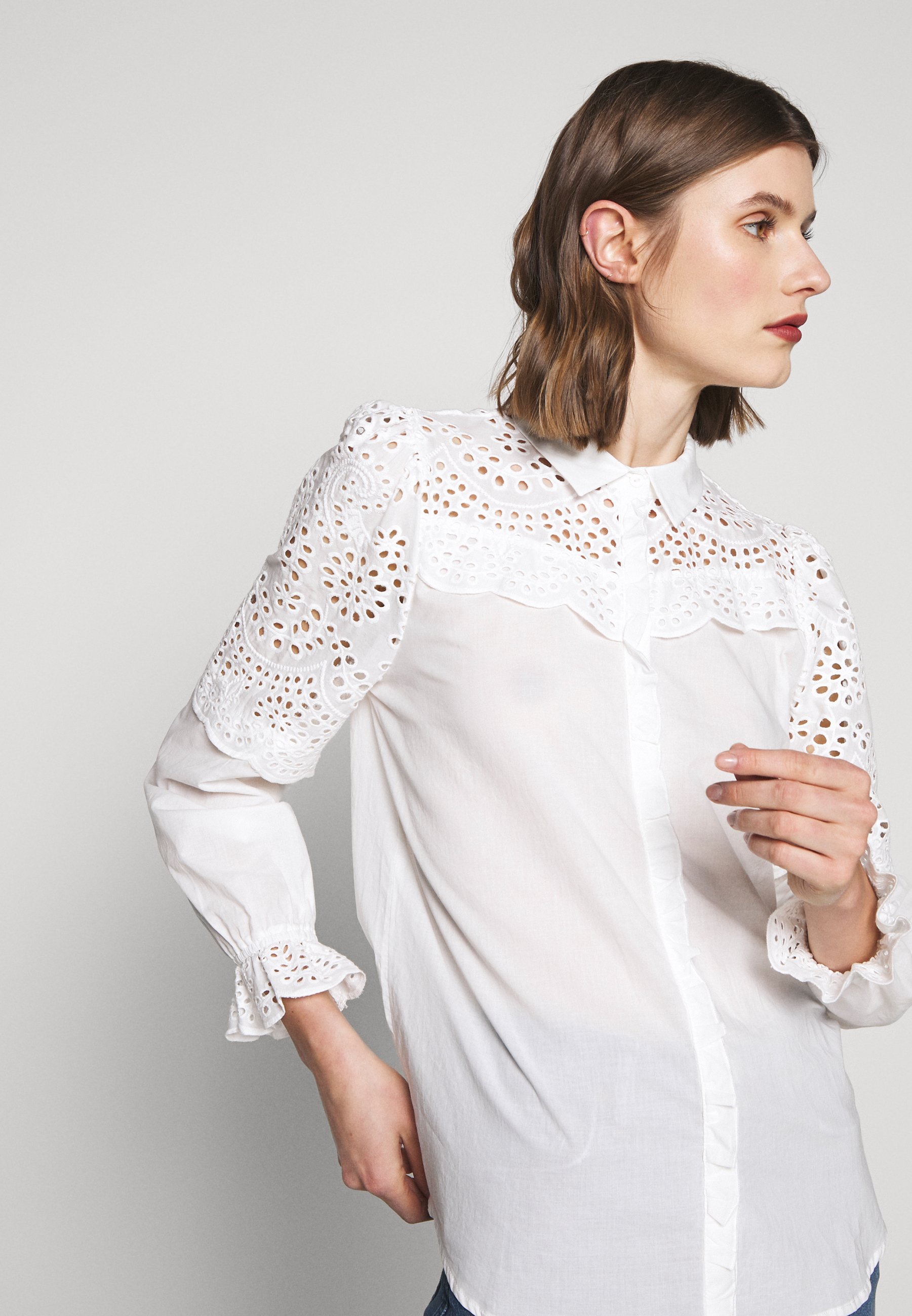 Bruuns Bazaar SIENNA ROBINE Skjorte snow whiteoffwhite Bruuns Bazaar POSY EDITOR Skjorte skyway Zalando.no