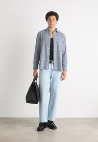Tommy Hilfiger BRUSHED GINGHAM OVERCHECK SHIRT - Majica - carbon navy/multi