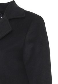 Cappotto nero in tessuto strutturato, con colletto a revers e spalle strutturate, che enfatizza un design classico.