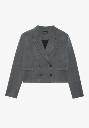 Grå cropped blazer med dobbeltradet design, som har to sorte knapper, slagkraver og et subtilt struktureret mønster.