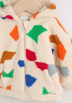 Fleece jas met capuchon in crème met meerkleurige geometrische vormen in rood, oranje, groen, blauw en bruin. Voorzien van een ritssluiting aan de voorkant en zakken.