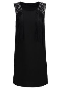 Vestido negro sin mangas con escote redondo, detalles bordados en los hombros y flecos largos a lo largo de los lados. Textura de tejido suave.