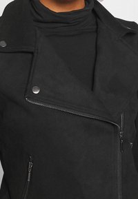 Pieces Jacka i konstläder - black