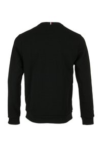 Felpa nera con maniche lunghe, polsini e orlo a costine, e un sottile accento tricolore sul colletto. Tessuto liscio e design casual.