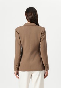 Guess DOROTHEE SINGLE BREAST - Blejzr - taupe