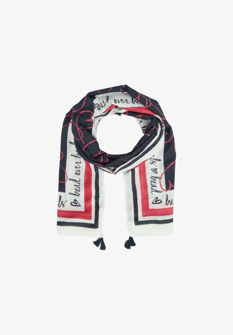Lichte sjaal met een marineblauw, rood en wit kleurenschema, voorzien van een geometrische rand en tekstaccenten. Afgewerkt met franjes aan de uiteinden.