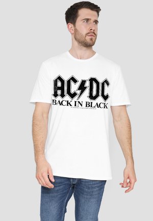 Weißes Baumwoll-T-Shirt mit schwarzem grafischem Text "AC/DC BACK IN BLACK" und einem Blitz, Rundhals und kurzen Ärmeln.