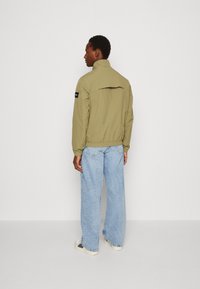 Calvin Klein CRINKLE BLOUSON - Lichte jas - delta green