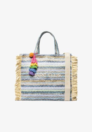 Sac fourre-tout tissé avec des rayures bleues, beiges et blanches, bords frangés, doubles poignées, pompon arc-en-ciel et logo "Marc Ellis" à l'avant.