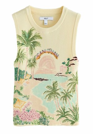 Mouwloos geribd crèmekleurig topje met tropische strandprint met palmbomen, oceaan, roze zon en de tekst "San Juan" aan de voorkant.