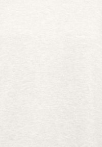 Tissu en coton gris clair avec une texture douce et lisse. La surface présente un motif chiné subtil, créant un intérêt visuel.
