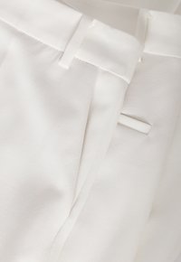 TATUUM ZARIANA - Kalhoty - off white