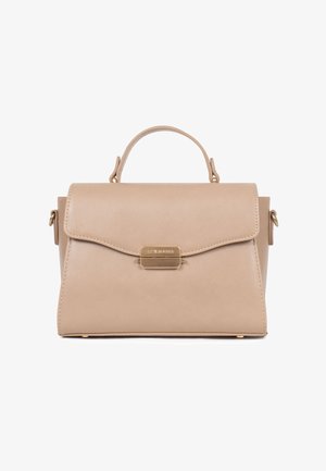 Beige leren handtas met een gestructureerde vorm, bovenhandvat en een klep aan de voorkant. Kenmerkt zich door gouden hardware en een sluiting met een haakje.