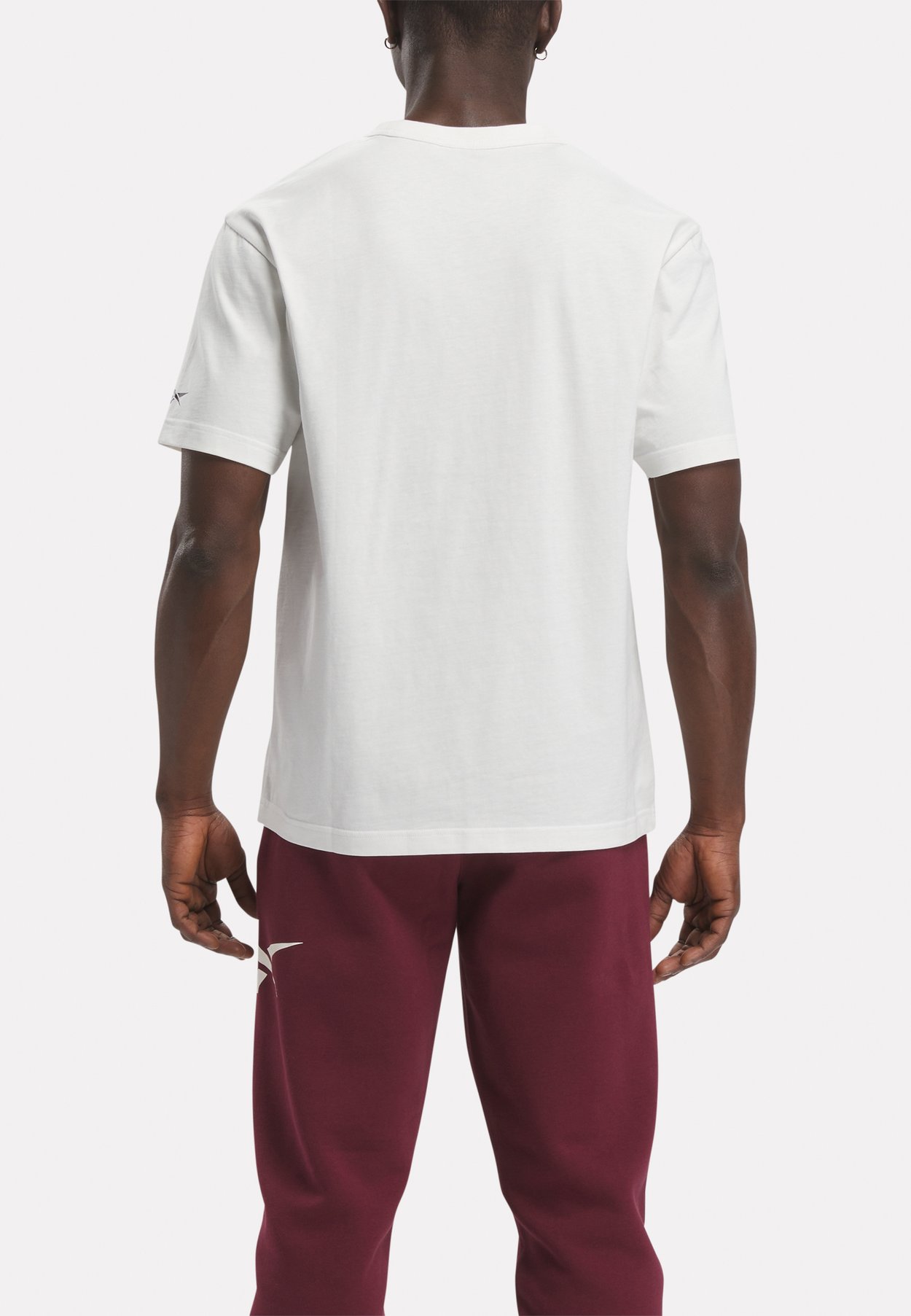 GRAPHIC SHORT SLEEVE BASKETBALL PUMP