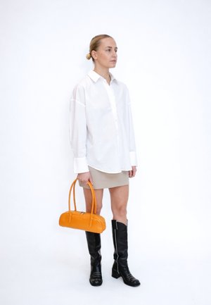 HVISK, JUNIPER SHELL STRUCTURE - Borsa a mano - clementine