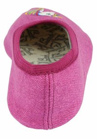 Rosa Stoffschlupfschuh mit abgerundeter Zehenpartie, elastischem Kragen und einem Einhorn-Motiv auf der Vorderseite. Strukturierter Innensohlenmuster.