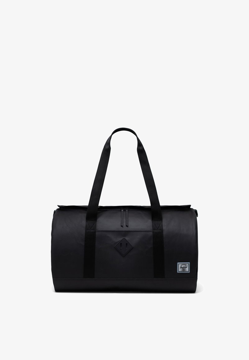 Borsa duffel nera con doppi manici superiori, chiusura con zip, superficie liscia, forma rettangolare e un patch con logo a forma di diamante sul davanti.