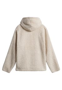 Beżowy, puszysty polarowy hoodie z kapturem, długimi rękawami i luźnym krojem. Miękka tekstura o gładkim, jednolitym kolorze, bez widocznych ozdób.