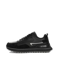 - Sneakersy niskie