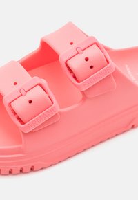 Armani Exchange Muiltjes - watermelon