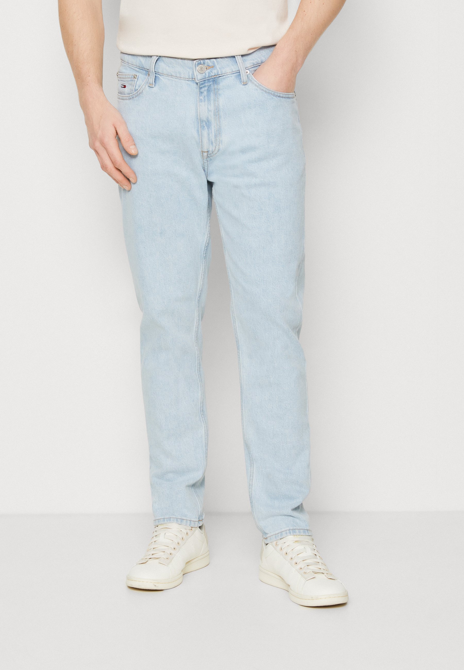 tommy jeans tapered fit