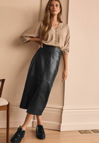 Next REGULAR FIT - Leren rok - black