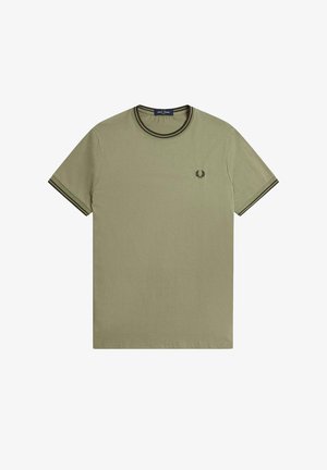 Olijfgroene T-shirt met korte mouwen en een zwarte dubbele streep op de kraag en mouwen, met een klein zwart geborduurd lauwerkranslogo op de borst.