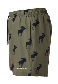Shorts vert olive avec motif de silhouettes d'orignaux noirs, taille élastique, cordon noir, et logo « Swedemount » sur la jambe gauche.