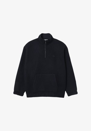 Zwarte fleece pullover met een kwart-rits, hoge kraag en een voorpaneel met een kangaroo-pocket. Bevat een klein logo op de linkerborst.