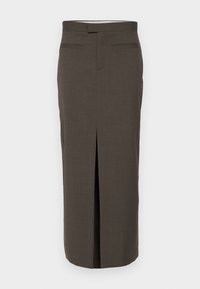 Gonna a tubino marrone al ginocchio con spacco frontale e cintura con passanti, su sfondo bianco uniforme.
