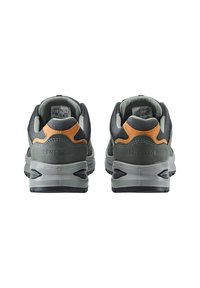 Graue und schwarze Wanderschuhe mit orangefarbenen Akzenten, ausgestattet mit einem strukturierten Stoff-Obermaterial, gepolsterten Kragen und einer gepolsterten Gummisohle.