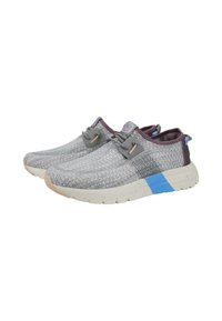 Scarpe da atletica a maglia grigia con suola leggera, caratterizzate da un accento blu e macchie beige. Stringhe fissate con accessori grigi.