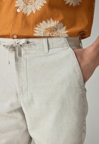 Next REGULAR FIT - Shorts - light grey