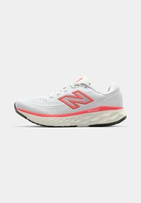 FRESH FOAM X EVOZ V4 - Pantofi de alergare pe asfalt - white