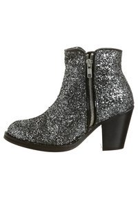 Bottines noires avec paillettes argentées, fermeture éclair sur le côté et talon large.