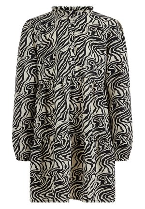 Langærmet kjole med sort og hvid zebraprint, rynket talje, knappet krave og elastiske manchetter.