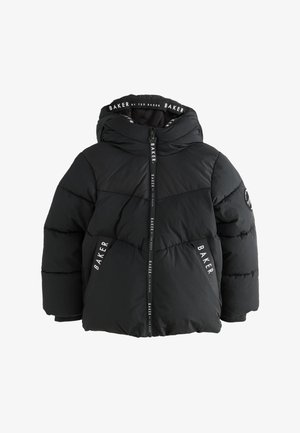 Črna puhasta jakna s kapuco, z zadrgo spredaj, navpičnim logotipom in prešito teksturo. Vključuje stranske žepe in okroglo logotipno značko.