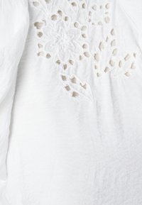 Vero Moda VMBEACH  - T-shirt imprimé - cloud dancer