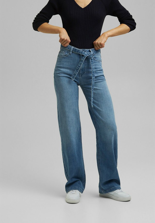 Bootcut jeans - blue light washed