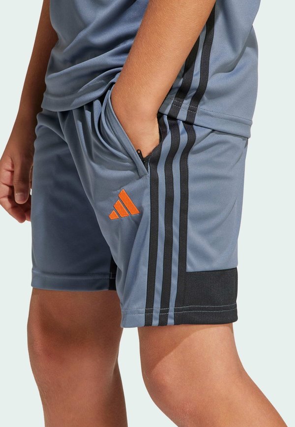 Sports shorts - team onix super orange3