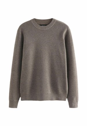 Szary-brązowy sweter w splot wafelkowy z okrągłym dekoltem, długimi rękawami oraz ściągaczami przy rękawach i dole, wyeksponowany na białym tle.