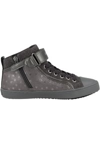 Zapatilla mid-top en material sintético gris oscuro. Presenta un patrón de estrellas, correa ajustable y cremallera lateral. Punta redondeada y suela de goma.