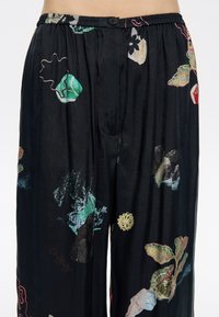 Bimba Y Lola FLUIDO CAMALEÓN  - Hlače - camaleon antracita