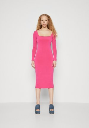 MEL SQUARE NECK MIDI - Vestito di maglina - hot pink