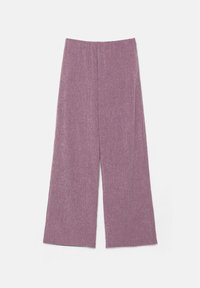 Pantalon en maille à jambes larges de couleur mauve doux avec une taille haute et un tissu côtelé texturé, posé à plat sur fond blanc.