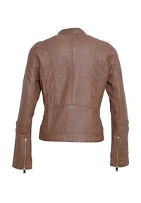 Bruine leren jas met een slim fit ontwerp, ritssluitingen bij de mouwen en stiksels op de achterkant. Glad textuur en gestructureerde silhoeet.
