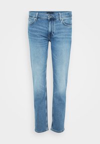 Ljusblå raka denimjeans med fram- och myntfickor, bälteshällor och en knappstängning.